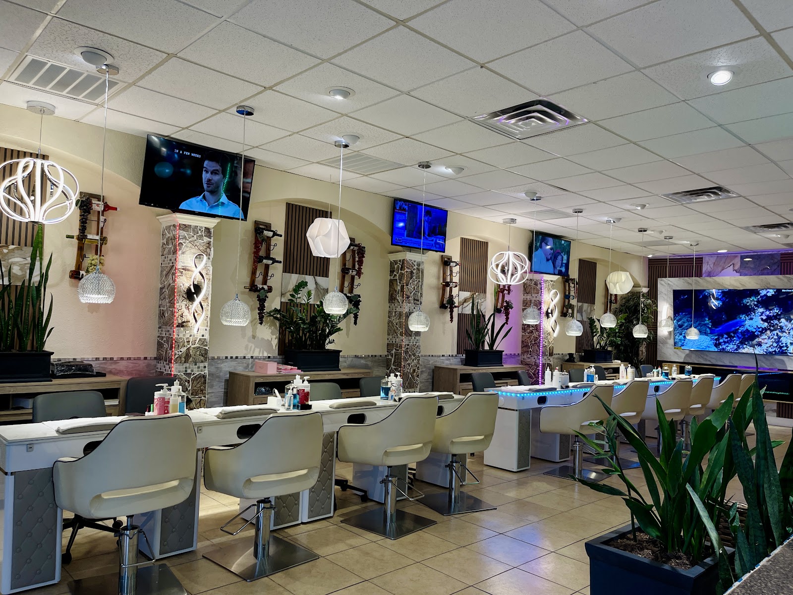 Hollywood Nails & Spa nail photo 4